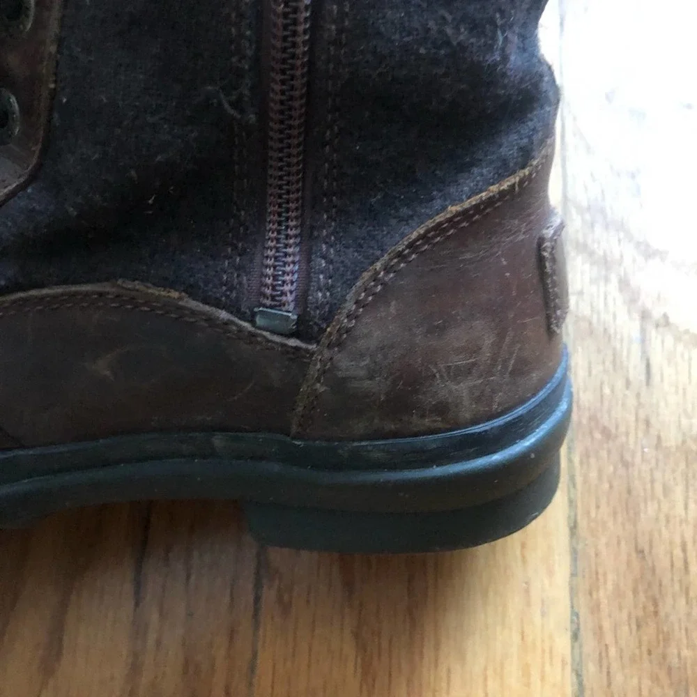 UGG Leather Zip up Boot Size 6